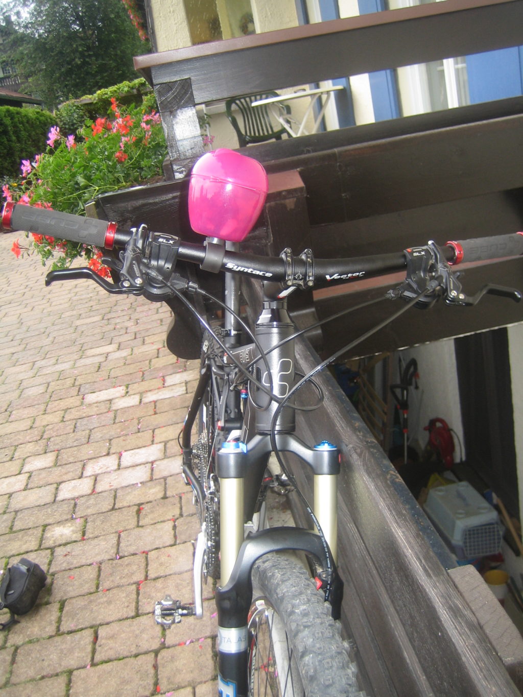 Mein Fahrrad mit Tupper-Apfel für Snacks(2011)